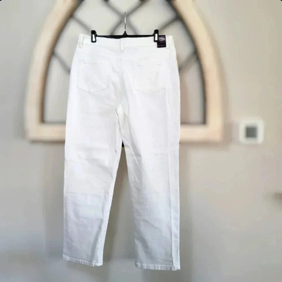 *NWT* Gloria Vanderbilt Amanda Classic High Rise White Denim Size 14 Short - Picture 2 of 6
